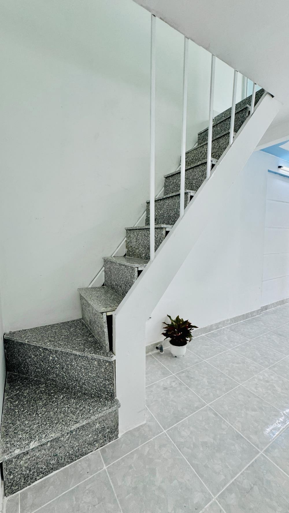 Chính chủ bán gấp nhà sổ hồng riêng 569tr - Vị trí đẹp, tiện ích đầy đủ