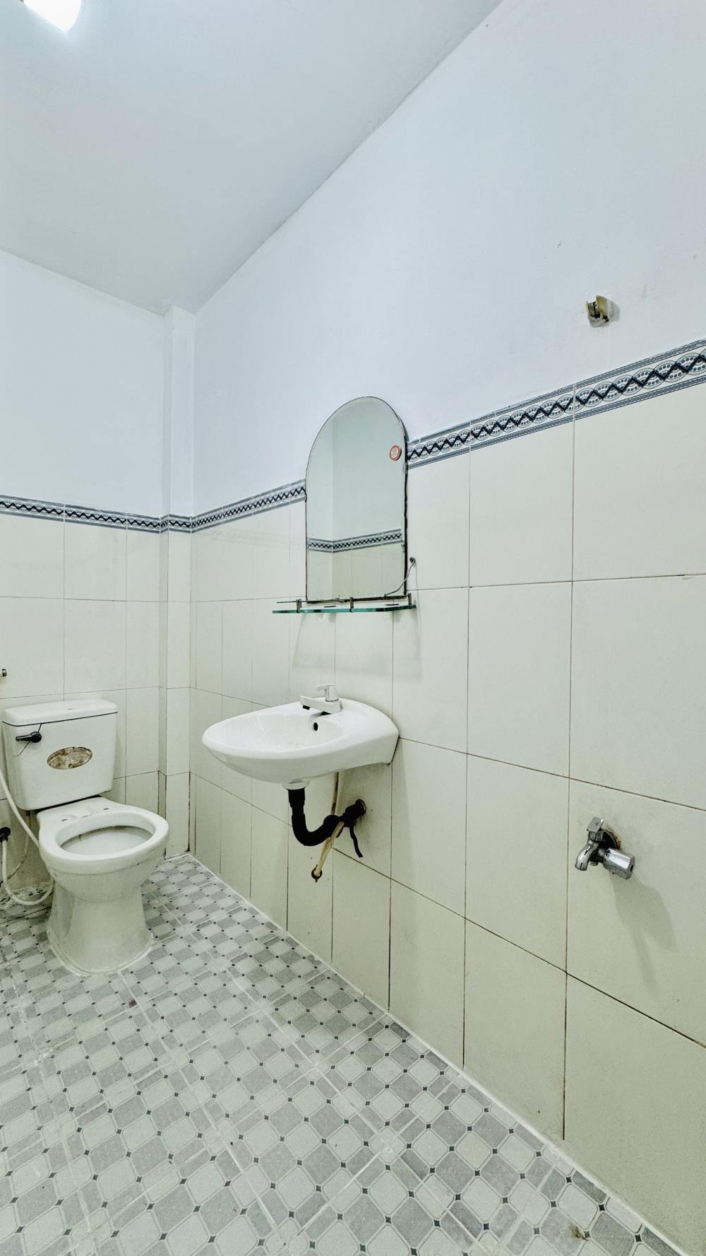 Chính chủ bán gấp nhà sổ hồng riêng 569tr - Vị trí đẹp, tiện ích đầy đủ