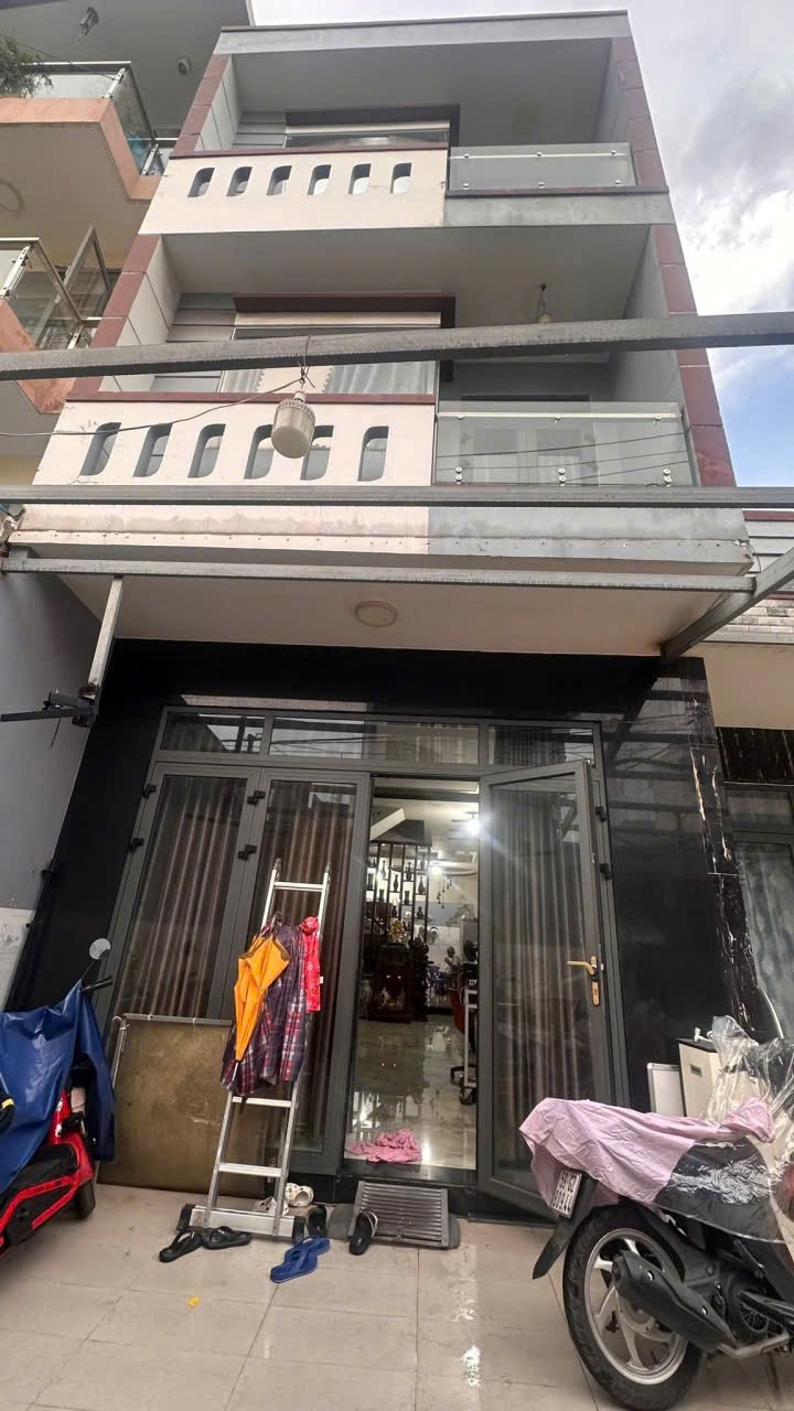 Nhà đẹp 2 lầu, diện tích khủng 4.7x22.5m, ĐHT06, An Sương, Q12 - Giá 8.4 tỷ