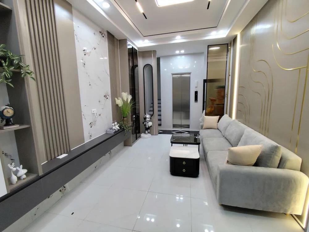 Nhà phố Ngô Quyền, Hà Nội: 5 Tầng, Thang Máy, Ô Tô Đỗ, Giá 11.9 Tỷ
