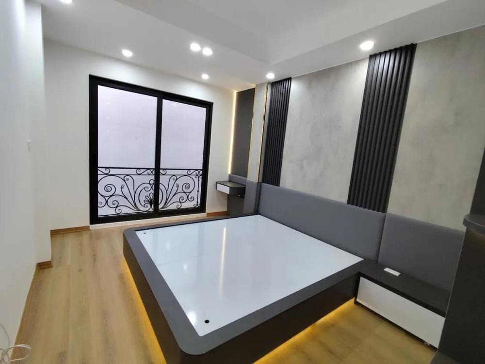 Nhà phố Ngô Quyền, Hà Nội: 5 Tầng, Thang Máy, Ô Tô Đỗ, Giá 11.9 Tỷ