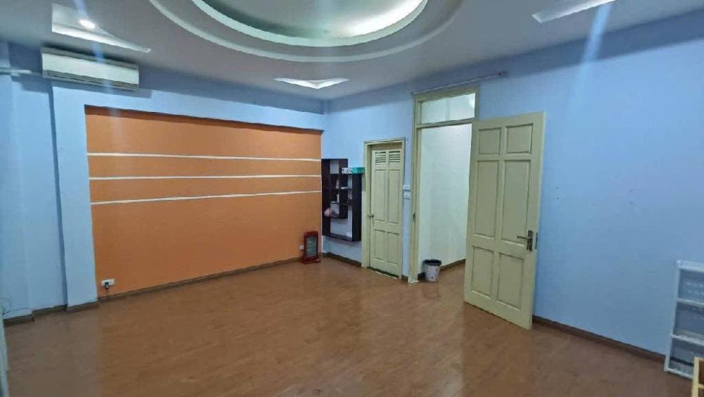 Bán nhà 5 tầng Lĩnh Nam 30m2, giá 5 tỷ, 20m ô tô - Vị trí đẹp, thoáng mát