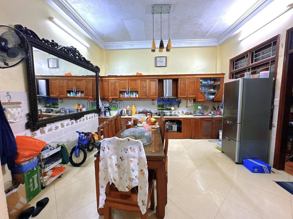Nhà phố Lạc Long Quân 5 tầng, 5.6m, Ngõ thông ô tô, Giá 19.5 tỷ
