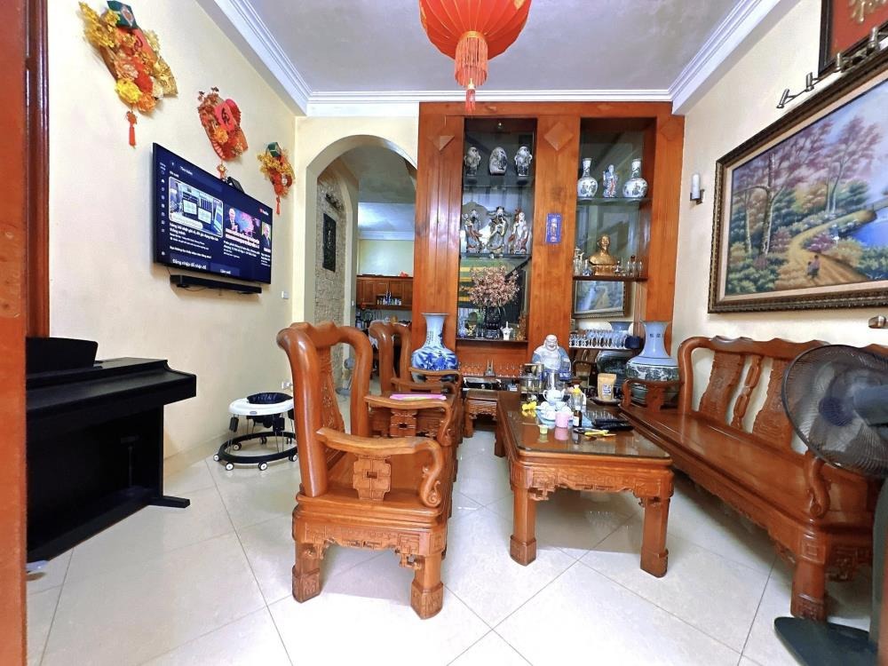 Nhà phố Lạc Long Quân 5 tầng, 5.6m, Ngõ thông ô tô, Giá 19.5 tỷ