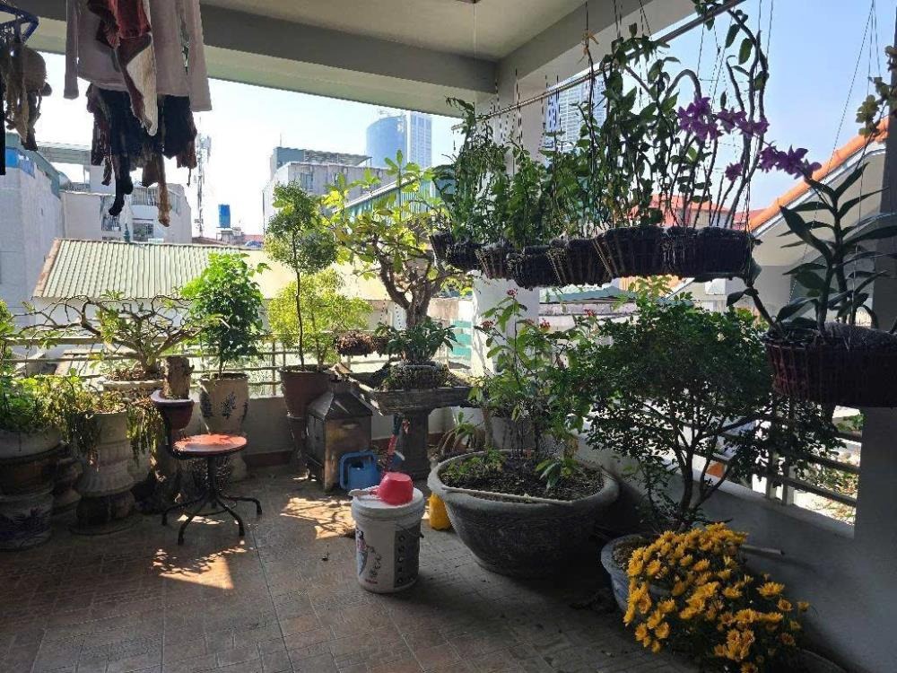 Bán nhà lô góc cầu giấy, nở hậu, 50m2, 5 tầng, ô tô vào nhà - 19.3 tỷ