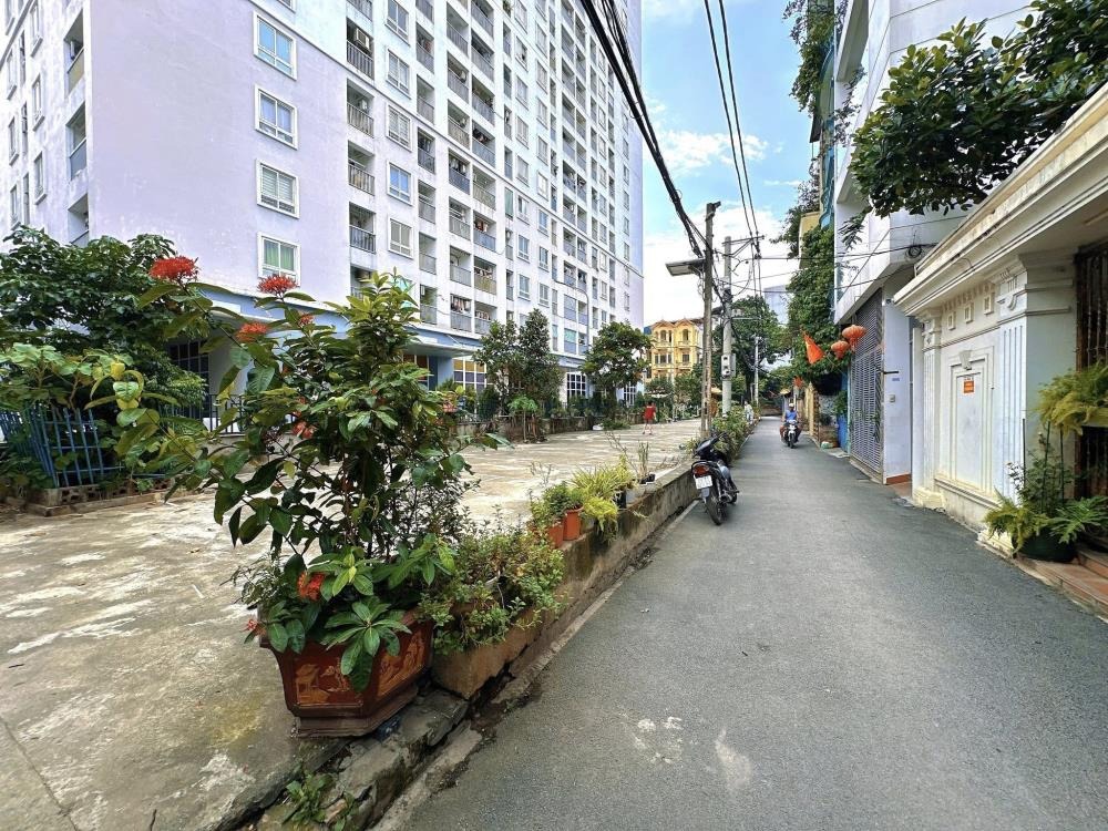 Nhà phố Lạc Long Quân 5 tầng, 5.6m, Ngõ thông ô tô, Giá 19.5 tỷ