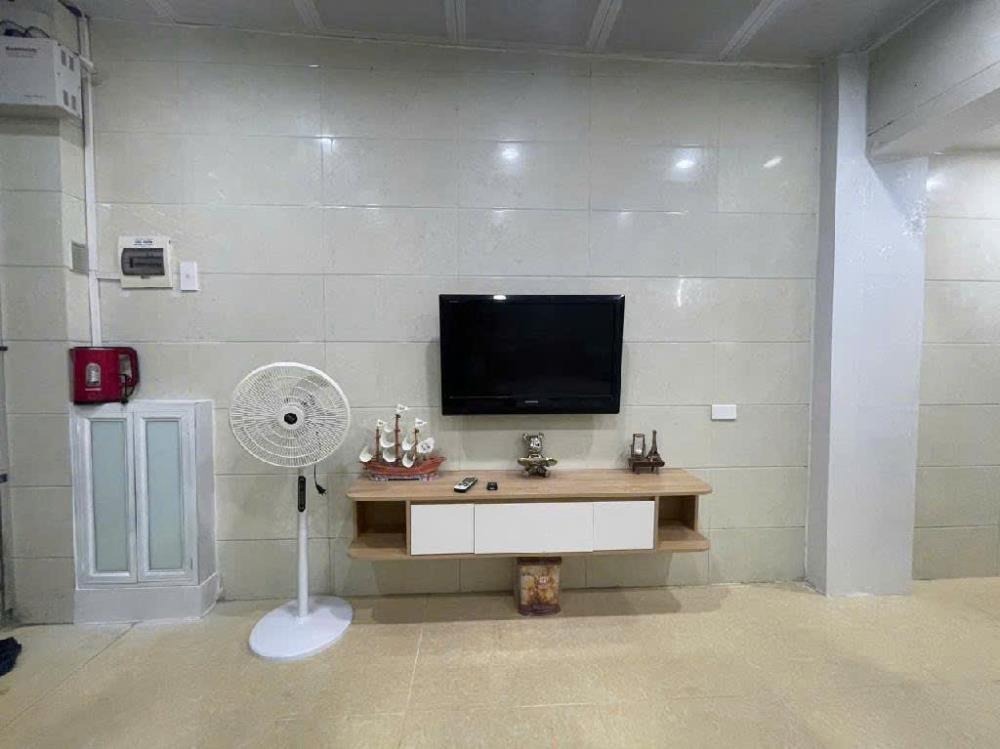 Bán Nhà Tập Thể Bạch Mai - 2 Tỷ - Ngõ Ô Tô - Gần Đại Học