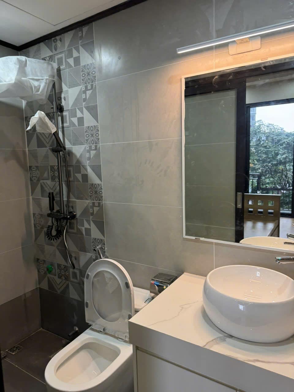 Bán nhà phân lô Văn La, 55m², 5 tầng, MT 5.6m, 15.5 tỷ - Vị trí đẹp, tiện ích KĐT Văn Phú