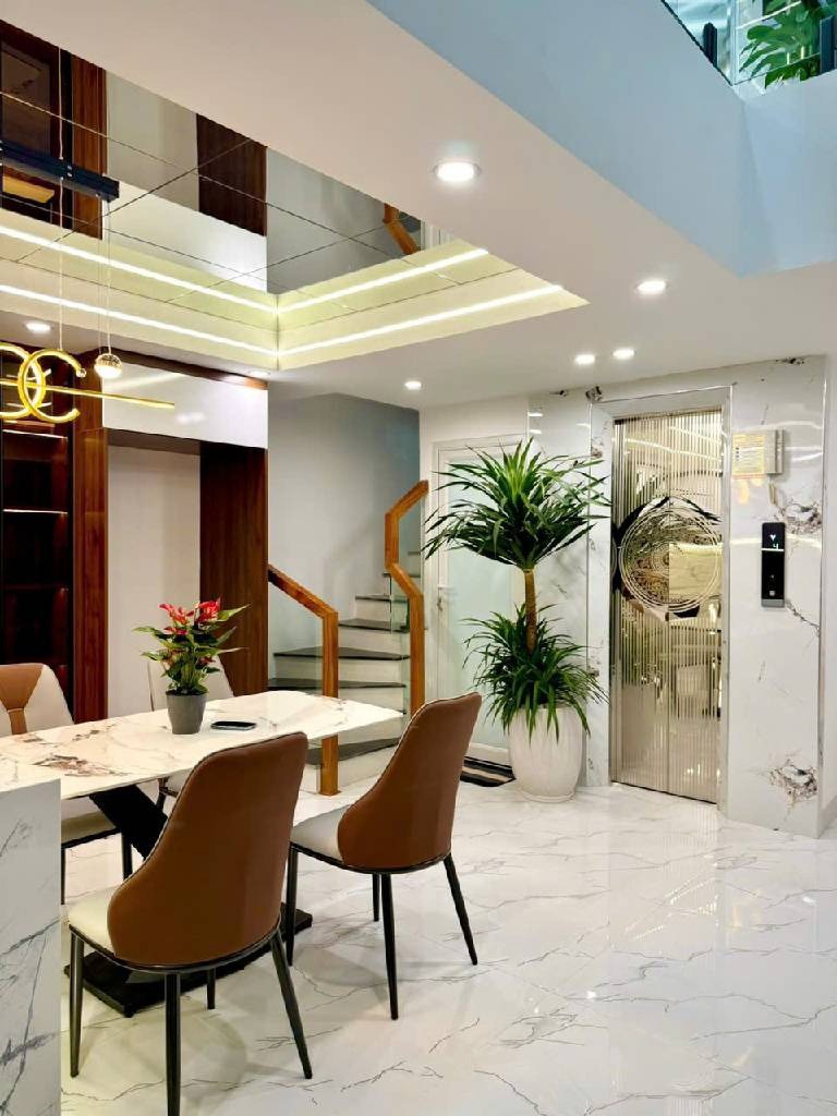 Nhà Đẹp Ngã Tư Sở: 40m2, Mặt Phố, Nội Thất 5 Sao, 6 Tầng Thang Máy