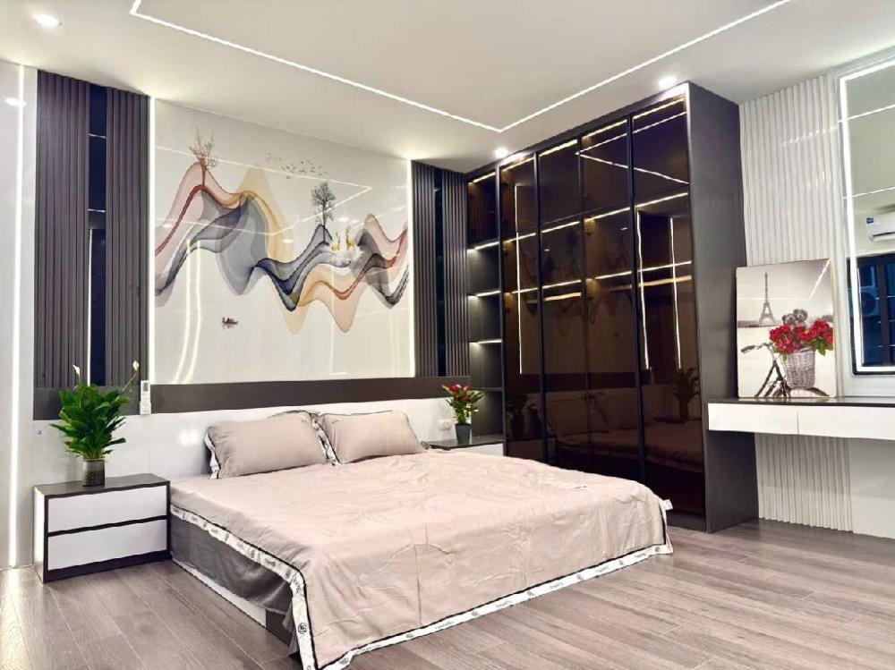 Nhà Đẹp Ngã Tư Sở: 40m2, Mặt Phố, Nội Thất 5 Sao, 6 Tầng Thang Máy