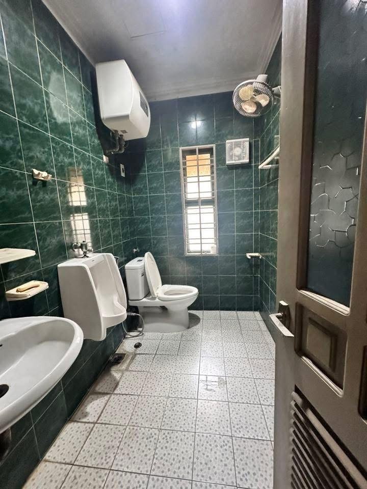 Phân Lô Hoàng Quốc Việt - Cầu Giấy 65m², 5 Tầng, Mặt Tiền 4.5m - Giá 1.5 tỷ