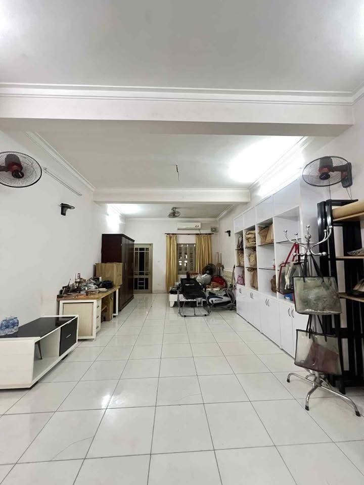 Phân Lô Hoàng Quốc Việt - Cầu Giấy 65m², 5 Tầng, Mặt Tiền 4.5m - Giá 1.5 tỷ