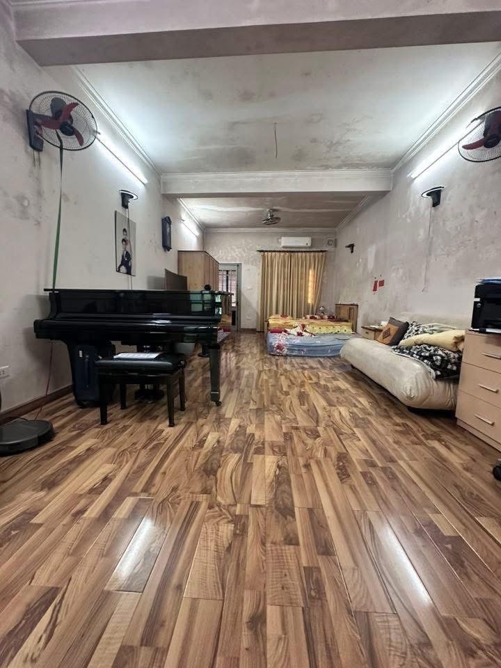 Phân Lô Hoàng Quốc Việt - Cầu Giấy 65m², 5 Tầng, Mặt Tiền 4.5m - Giá 1.5 tỷ