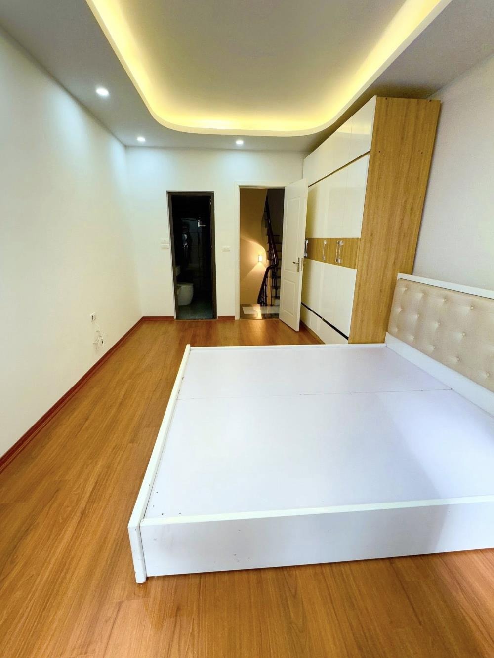 Bán nhà Cầu Giấy 9 tỷ 6: 3.3m mặt ngõ, ô tô vào tận cửa, thiết kế hiện đại