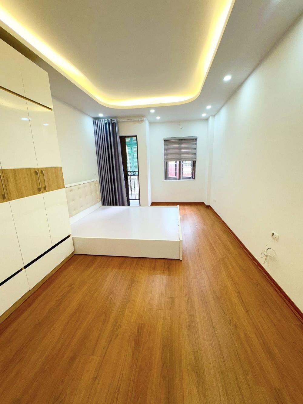 Bán nhà Cầu Giấy 9 tỷ 6: 3.3m mặt ngõ, ô tô vào tận cửa, thiết kế hiện đại