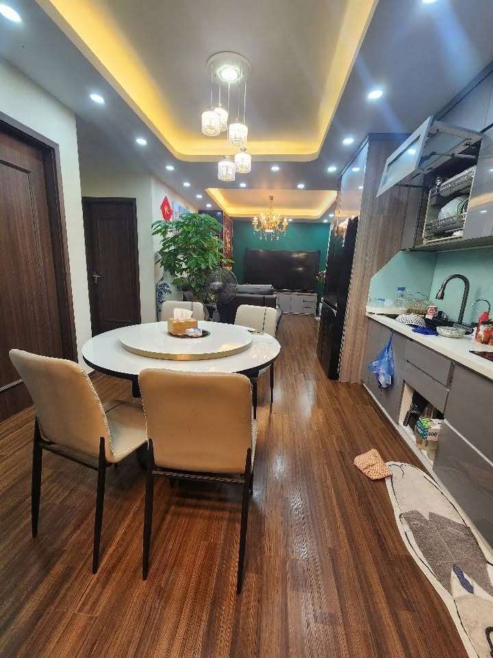 Bán chung cư Việt Hưng 97m² - 3PN - Giá 5 tỷ+