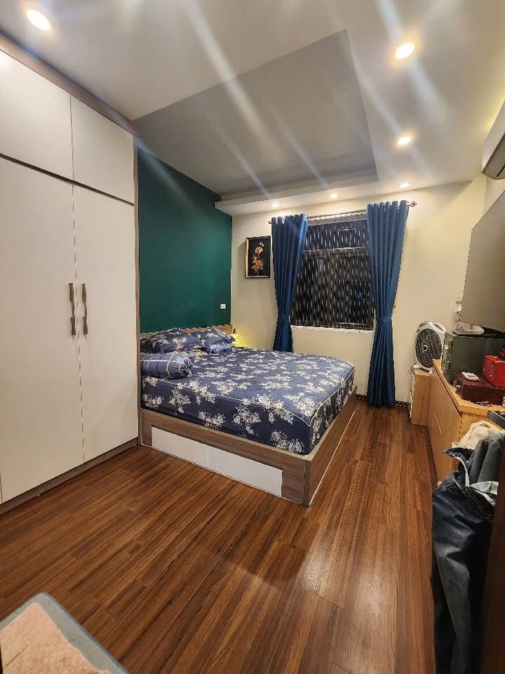 Bán chung cư Việt Hưng 97m² - 3PN - Giá 5 tỷ+
