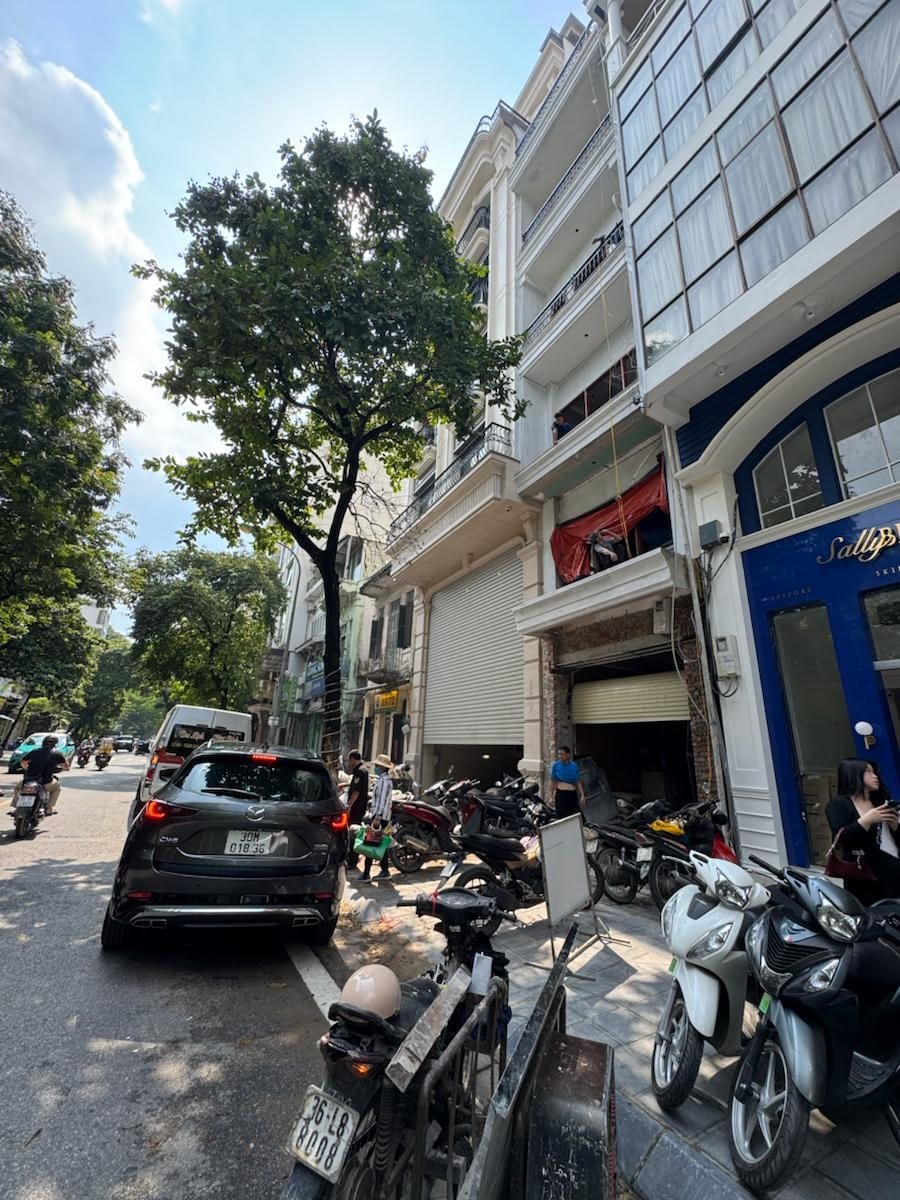 Bán nhà mặt phố Hòa Mã 103m² 6 tầng, MT 4.5m, 86 tỷ - Vị trí kim cương