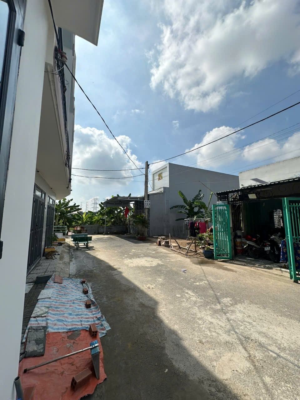 Bán Nhà Gần Chợ Hóc Môn - Giá 690 Triệu - Sổ Hồng Riêng
