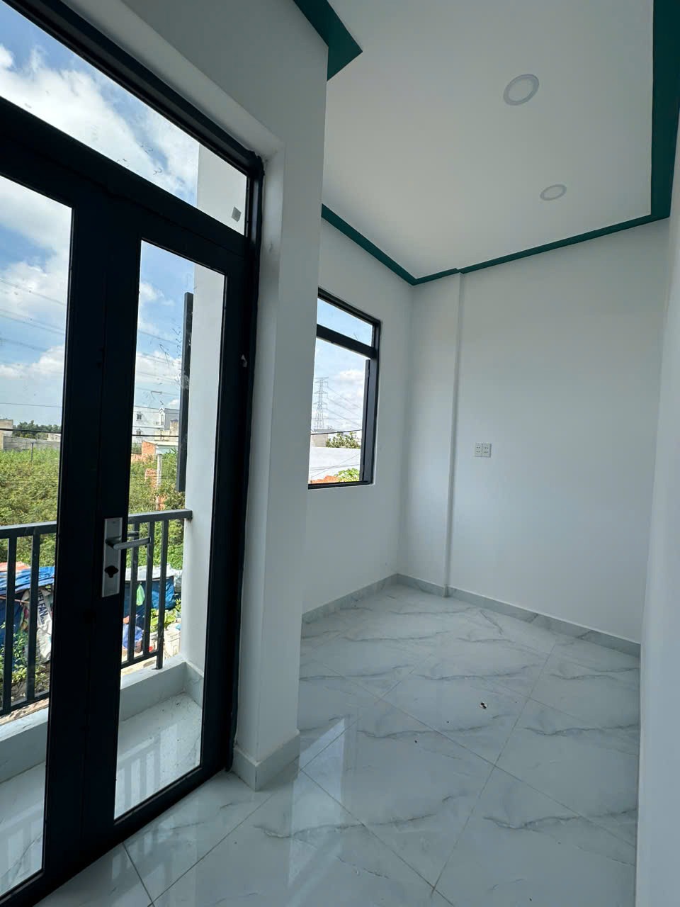 Bán Nhà Gần Chợ Hóc Môn - Giá 690 Triệu - Sổ Hồng Riêng