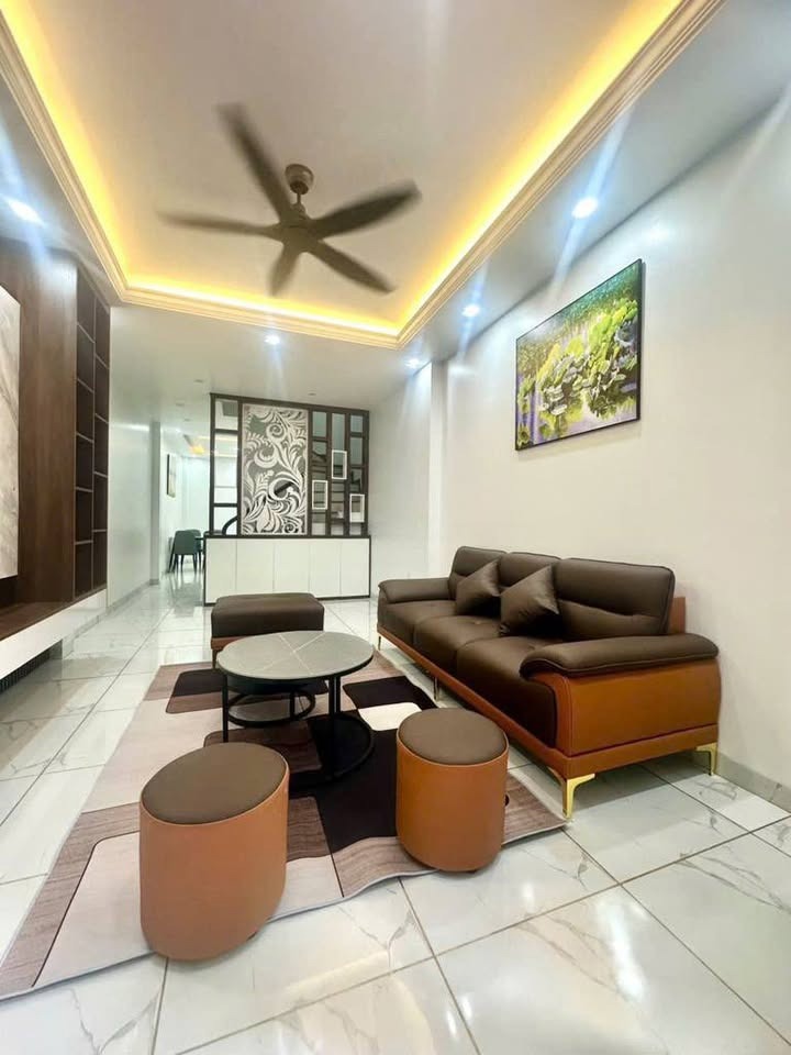 Bán Nhà Ngọc Thụy, Long Biên 45m², 4 Tầng, Ô Tô Đỗ Cửa - Giá 9 Tỷ