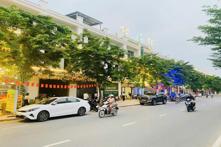 CĂN HỘ ĐẸP + GIÁ TỐT Bán căn Shophouse KĐT Phù Khê giá ngoại giao gần Vin Liên Hà