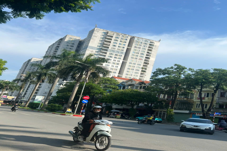 CHỦ NHÀ CẦN TIỀN BÁN GẤP NHÀ NGUYỄN KHUYẾN _SỔ ĐỎ VUÔNG ĐẸP _CÁCH MẶT PHỐ 10M