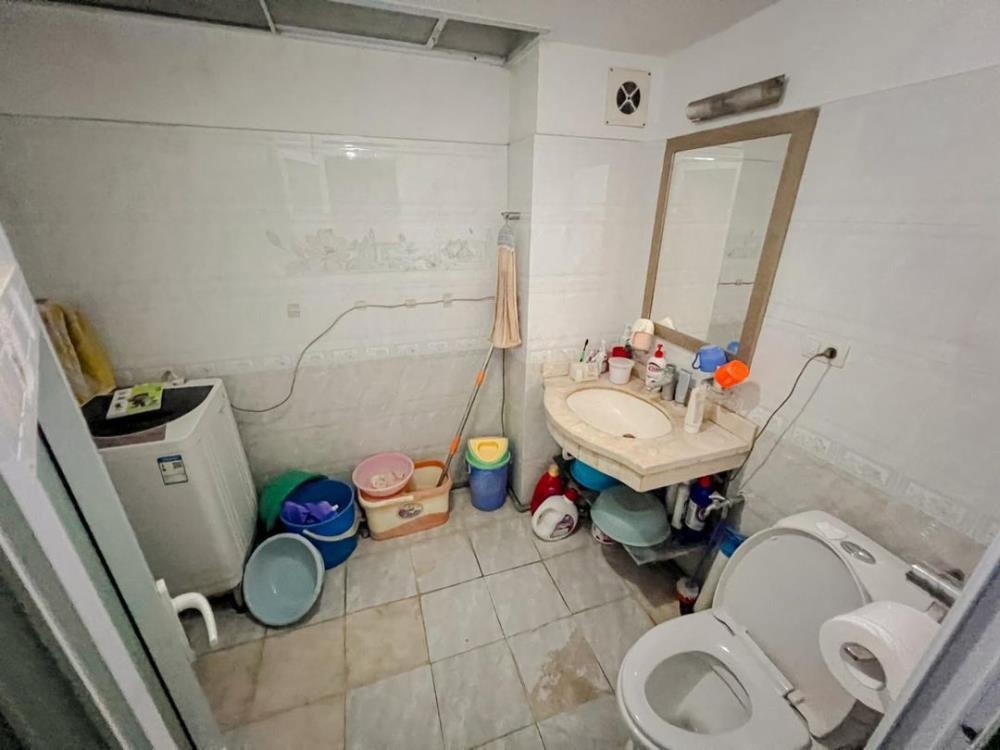 Bán Nhà Mặt Phố Quận Hoàn Kiếm - 140m² - 3 Tầng - Vị Trí Đắc Địa