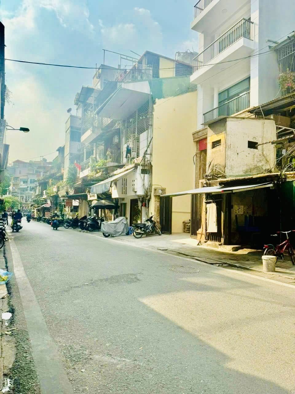 Bán Nhà Mặt Phố Quận Hoàn Kiếm - 140m² - 3 Tầng - Vị Trí Đắc Địa