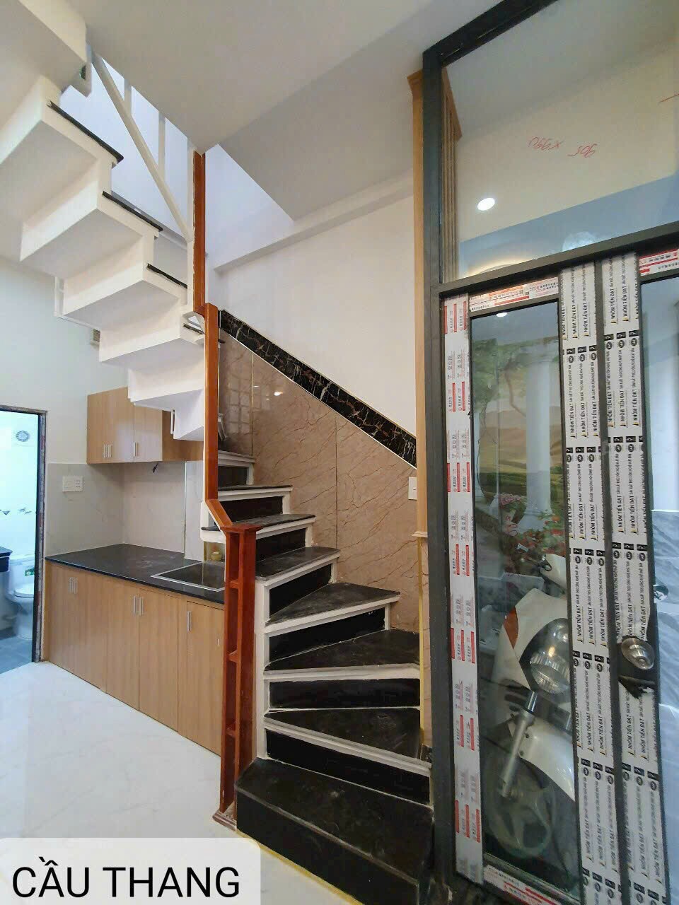 Bán nhà mini house 3 tầng Bình Thạnh, 40m2, 2.7 tỷ - Vị trí đẹp, nội thất đầy đủ