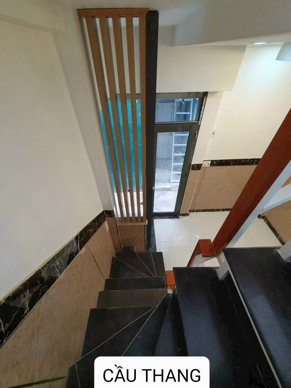 Bán nhà mini house 3 tầng Bình Thạnh, 40m2, 2.7 tỷ - Vị trí đẹp, nội thất đầy đủ