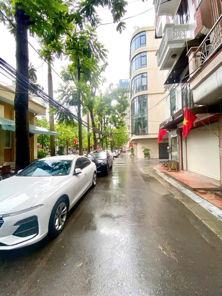 Bán nhà kinh doanh 6 tầng, thang máy, mặt tiền 3.7m, Khuất Duy Tiến, 22 tỷ