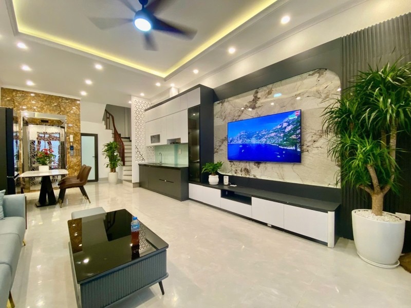 Bán Nhà Đàm Quang Trung, Long Biên: 6 Tầng, Ô Tô Đỗ Cổng, Full Nội Thất - 11 Tỷ