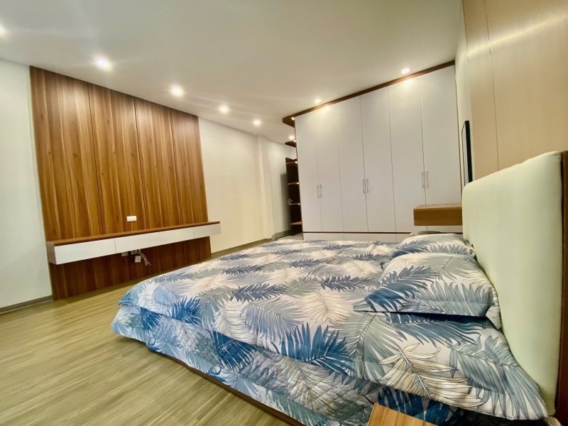 Bán Nhà Đàm Quang Trung, Long Biên: 6 Tầng, Ô Tô Đỗ Cổng, Full Nội Thất - 11 Tỷ