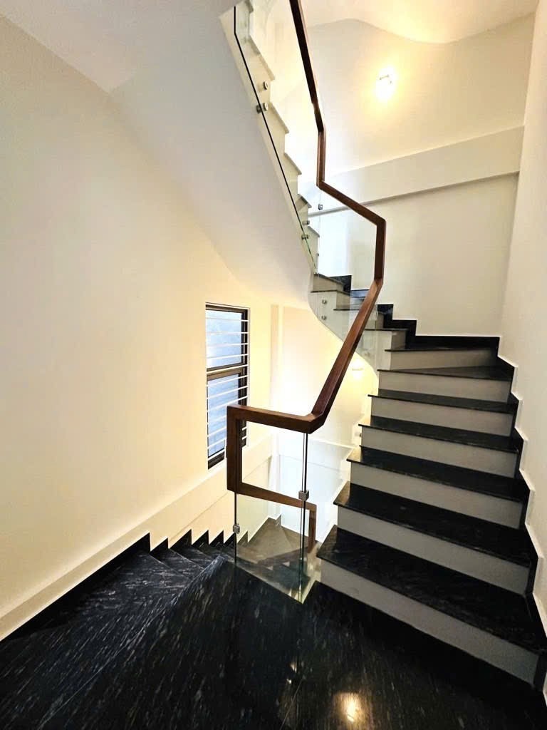 Bán nhà riêng gần Hồ Tây - Lô 4 căn đẹp, chất lượng, giá tốt