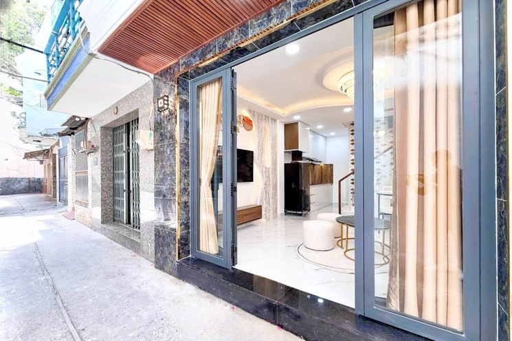 4 Tỷ nhỉnh: Nhà Quận 3- ngay bờ kè Hoàng Sa- Ngang gần 4m, 3 Tầng Full nội thất mới. VŨ 0933910039