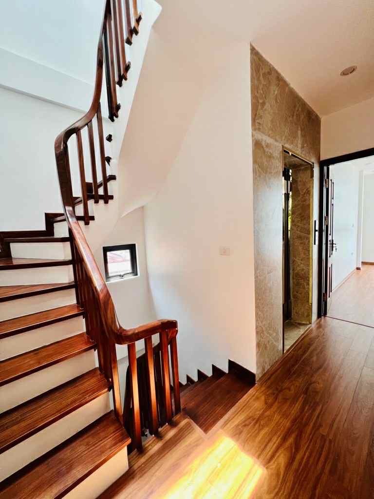 Nhà bán ngõ Quỳnh, DT 67m2, 5 Tầng, Lô Góc, Thiết Kế Hiện Đại