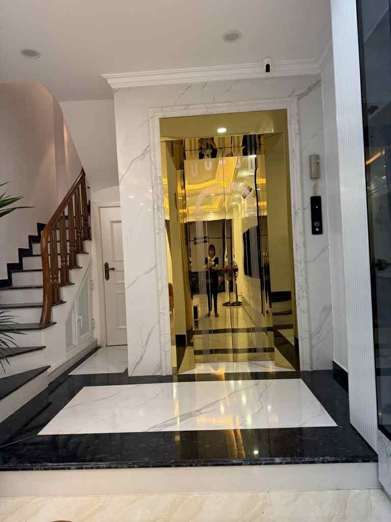 Nhà Phố Hiện Đại 5 Tầng, Gara Ô Tô, Ngõ Rộng - Giá 14 Tỷ