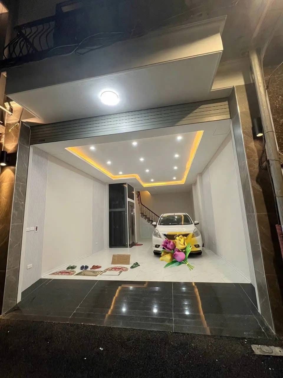 Vương Thừa Vũ Thanh Xuân - Gara Oto Kinh Doanh 5 Tầng Thang Máy - Giá Tốt