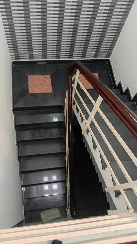 Bán Nhà Lạc Long Quân: 59m², 4 Tầng, Giá 7.95 Tỷ - Vị Trí Đắc Địa