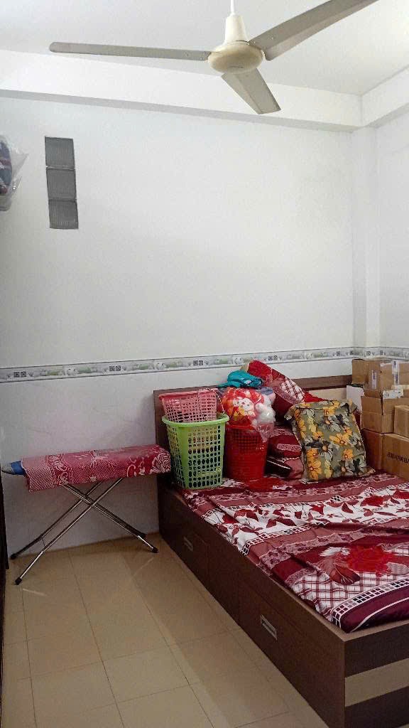 Bán Nhà Lạc Long Quân: 59m², 4 Tầng, Giá 7.95 Tỷ - Vị Trí Đắc Địa