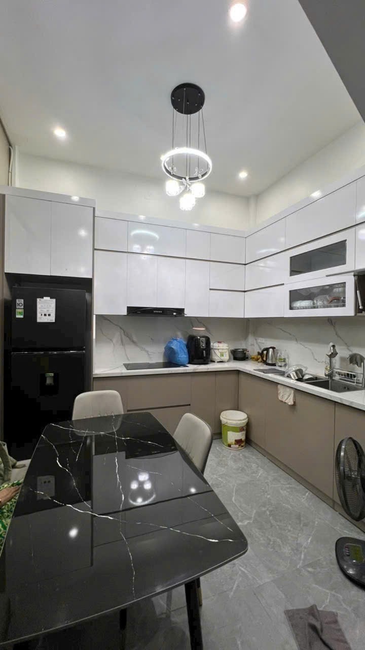 🏡 Nhà Minh Khai 42m² Lô Góc Nở Hậu - Giá 8** Tỷ - Full Nội Thất
