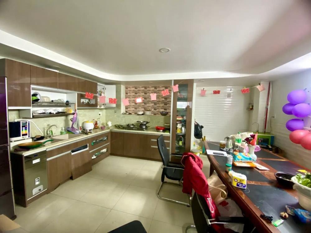 Nhà 4 Tầng, Hẻm 10m Nguyễn Hữu Tiến - 86m2, Giá Tốt
