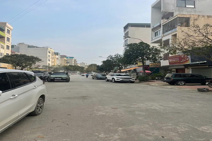 BÁN LIỀN KỀ DỌC BÚN 110M MT 8M, Ô TÔ, VỈA HÈ, KINH DOANH ĐỈNH 35 TỶ CÓ TL