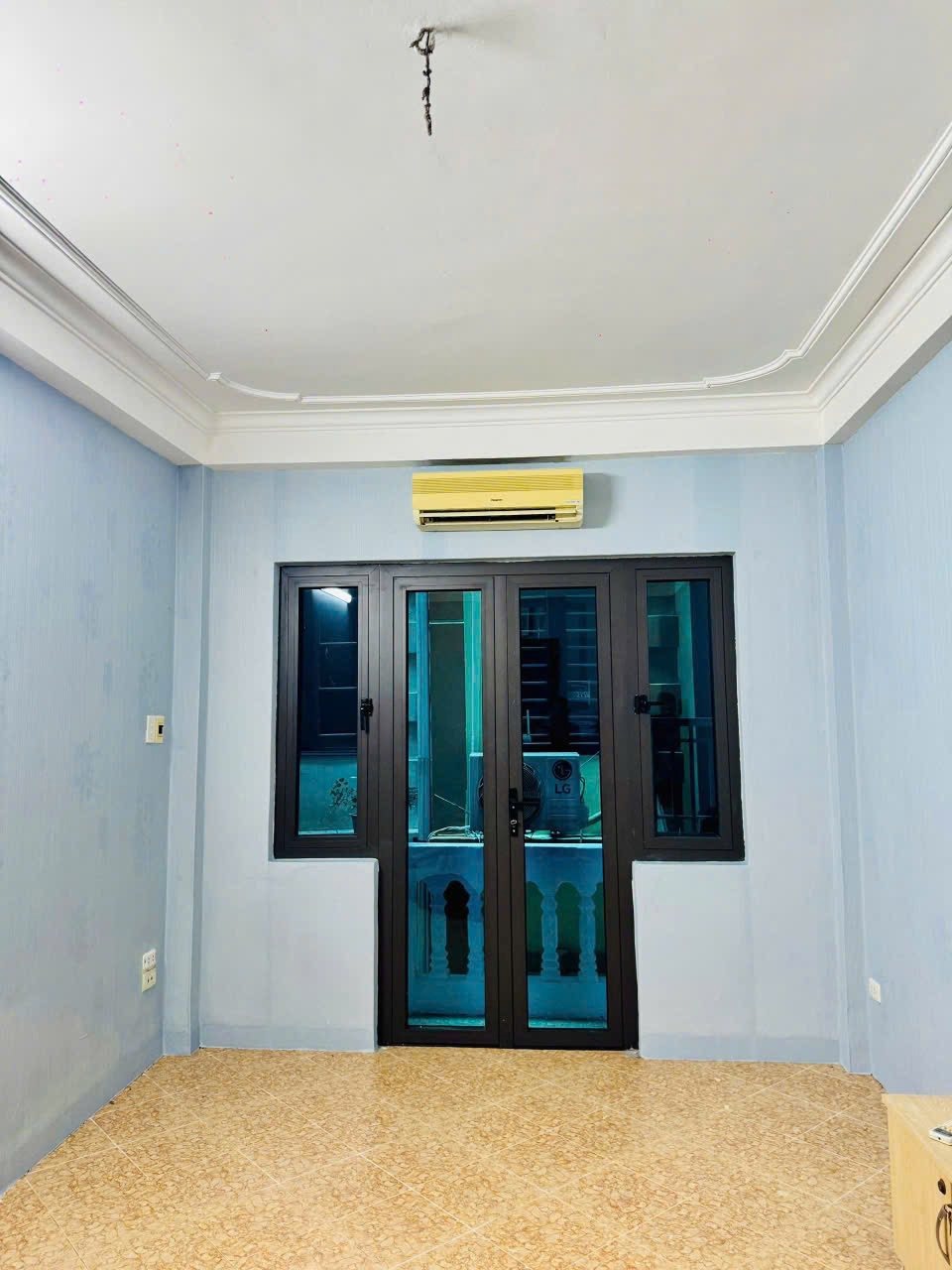 Cầu Giấy - Nhà Phân Lô 5 Tầng, 30m2, 8.5 tỷ - Vị trí Đắc Địa, Tiện Ích Vượt Trội
