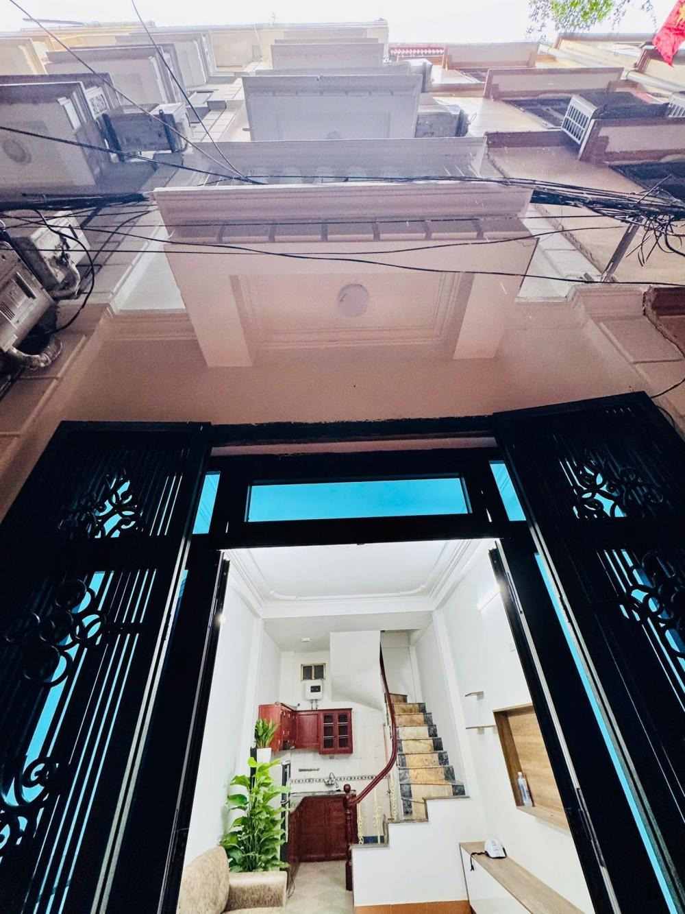 Cầu Giấy - Nhà Phân Lô 5 Tầng, 30m2, 8.5 tỷ - Vị trí Đắc Địa, Tiện Ích Vượt Trội