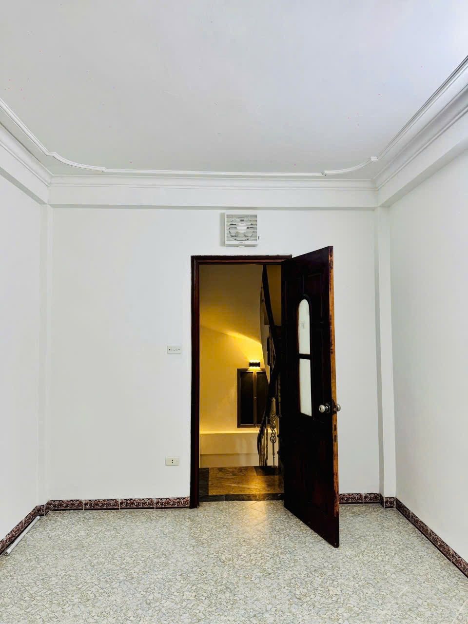 Cầu Giấy - Nhà Phân Lô 5 Tầng, 30m2, 8.5 tỷ - Vị trí Đắc Địa, Tiện Ích Vượt Trội