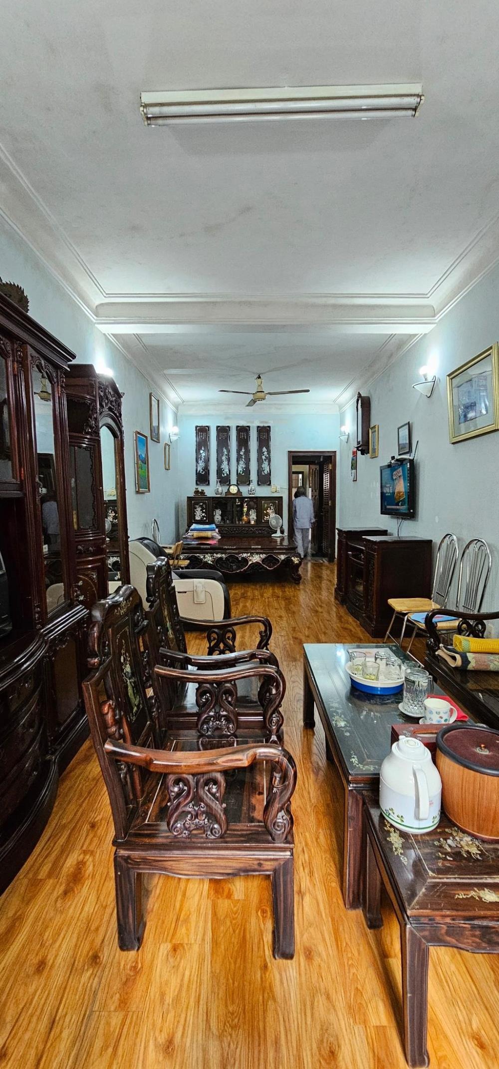 Nhà Mặt Phố Đống Đa - Kinh Doanh Sầm Uất - Giá 30.8 Tỷ