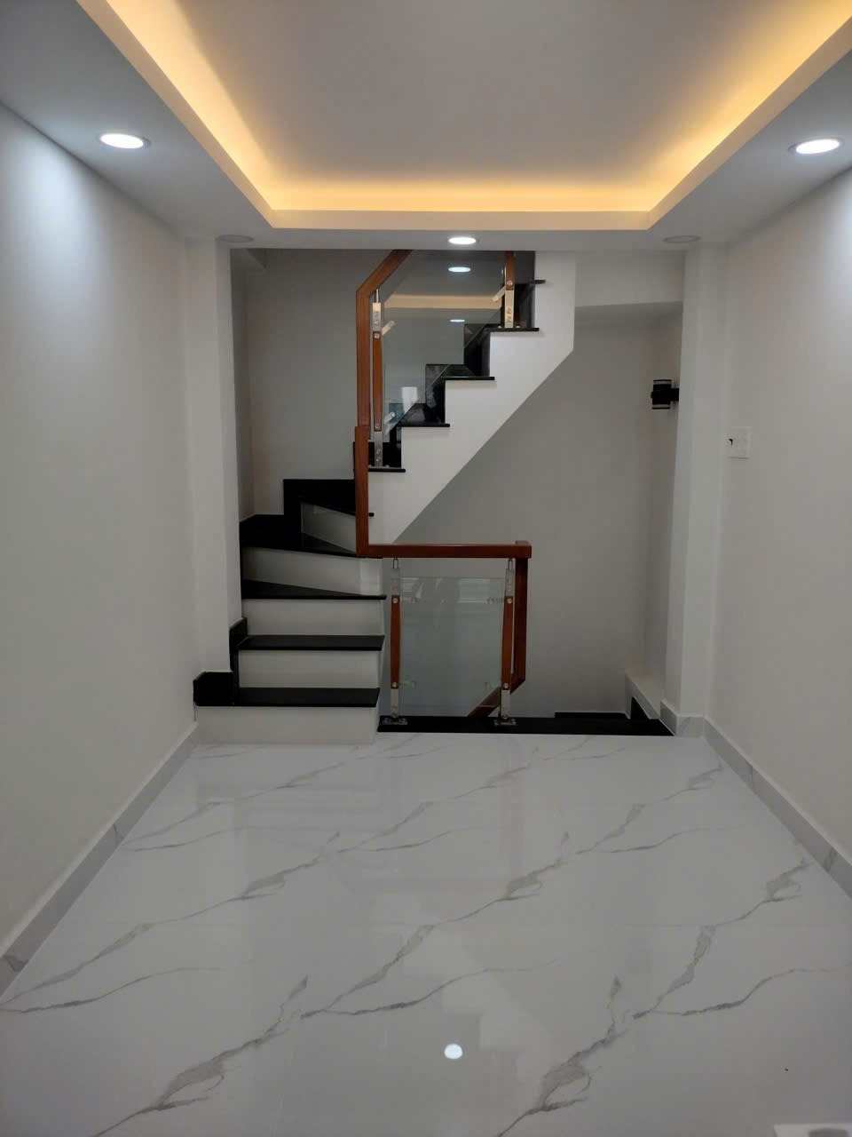 Bán Nhà Mới 5 Tầng Quận 10 - Tặng Full Nội Thất Cao Cấp - Vị Trí Đắc Địa