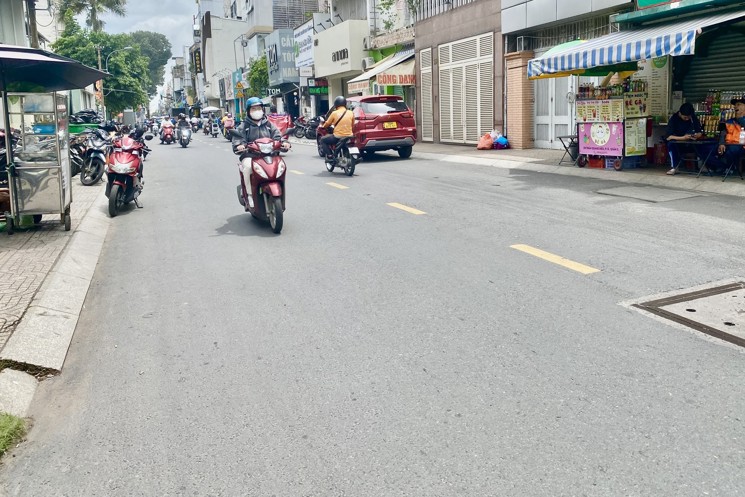 Bán nhà đường Trần Quang Diệu Q3, sát mặt tiền, 5 tầng, 4PN, chỉ 10.49 TỶ